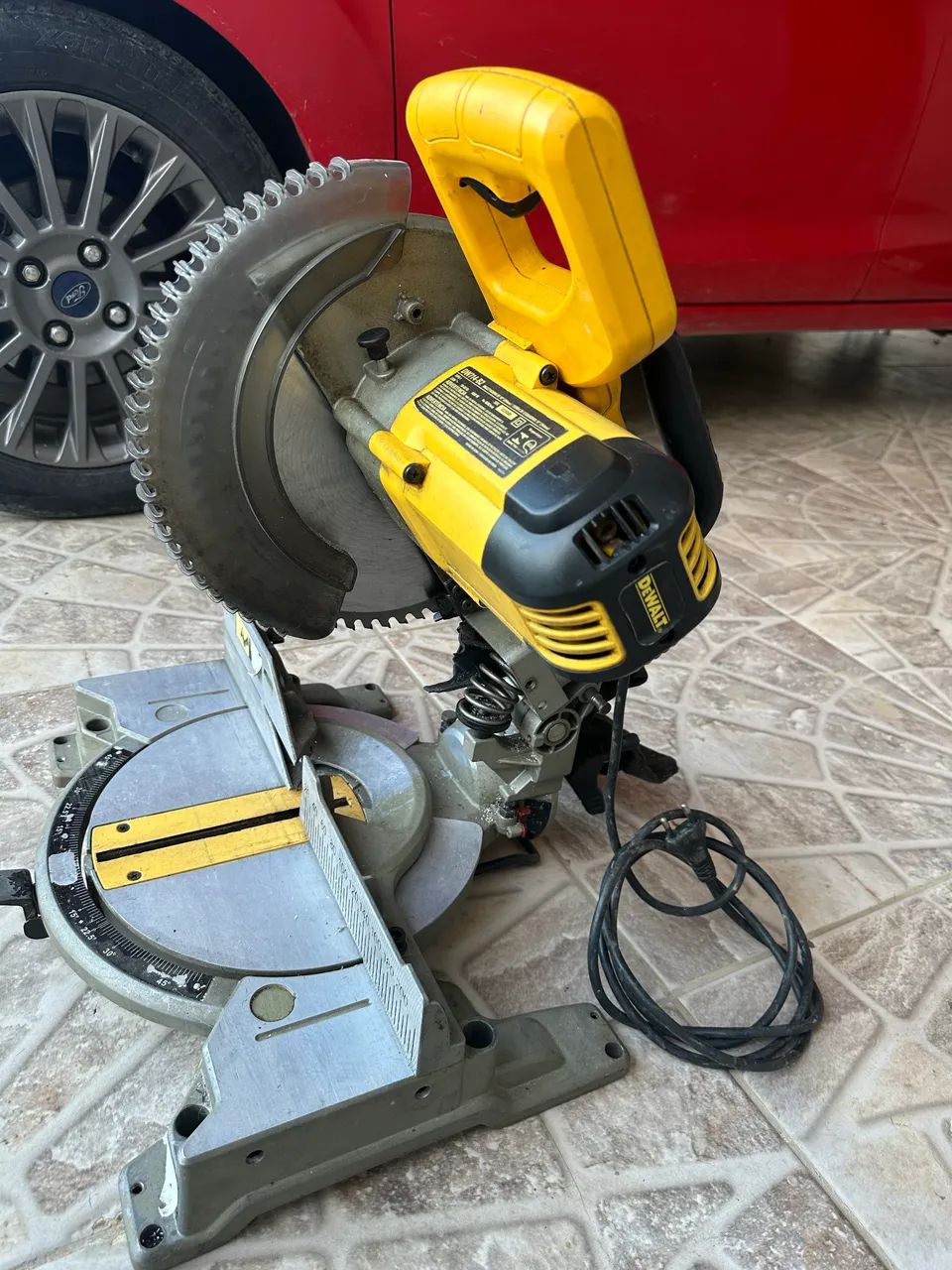 serra meia esquadria 10 polegadas dewalt - Foto 4