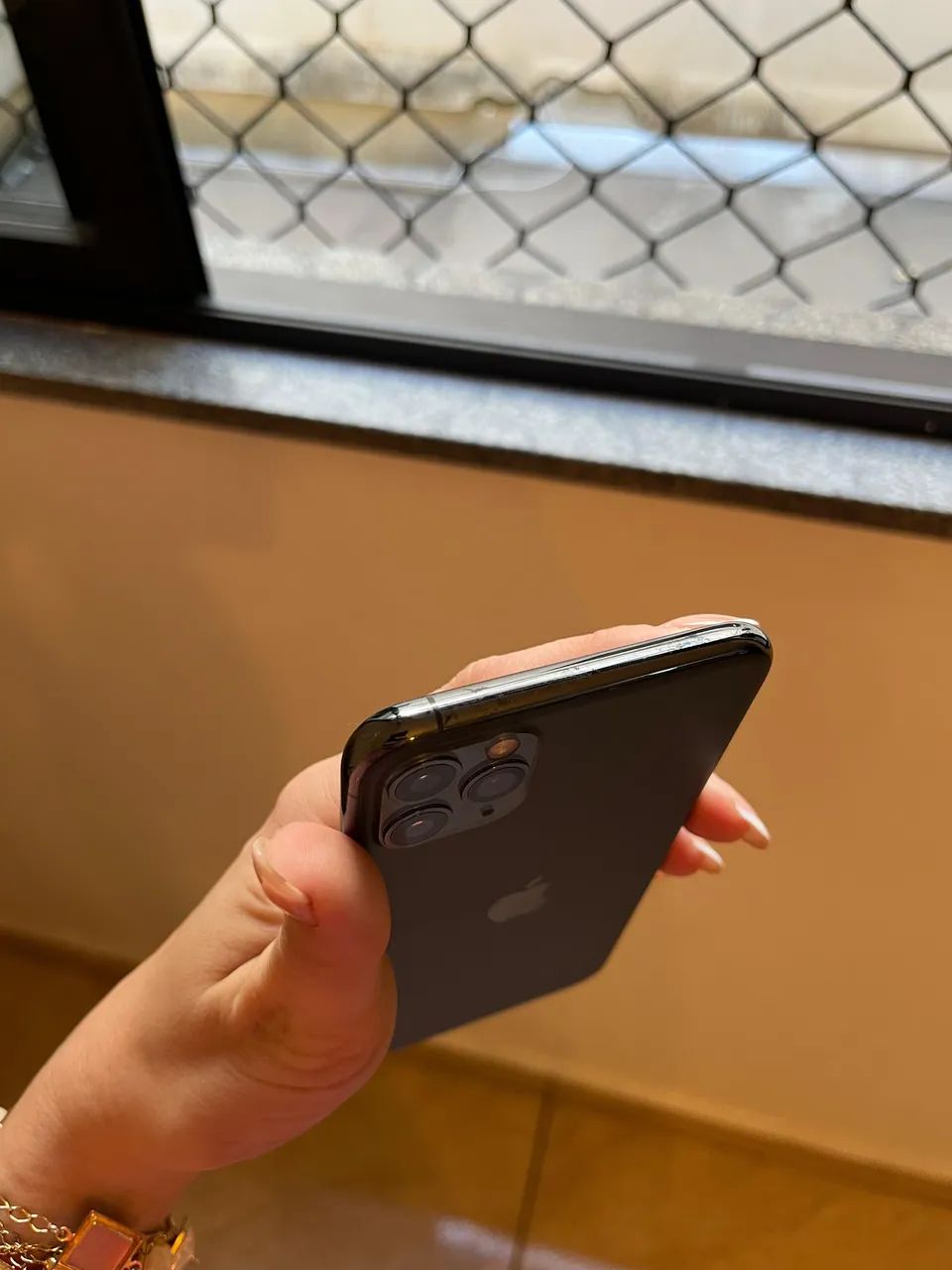 IPHONE 11 PRO MAX MUITO CONSERVADO  - Foto 5