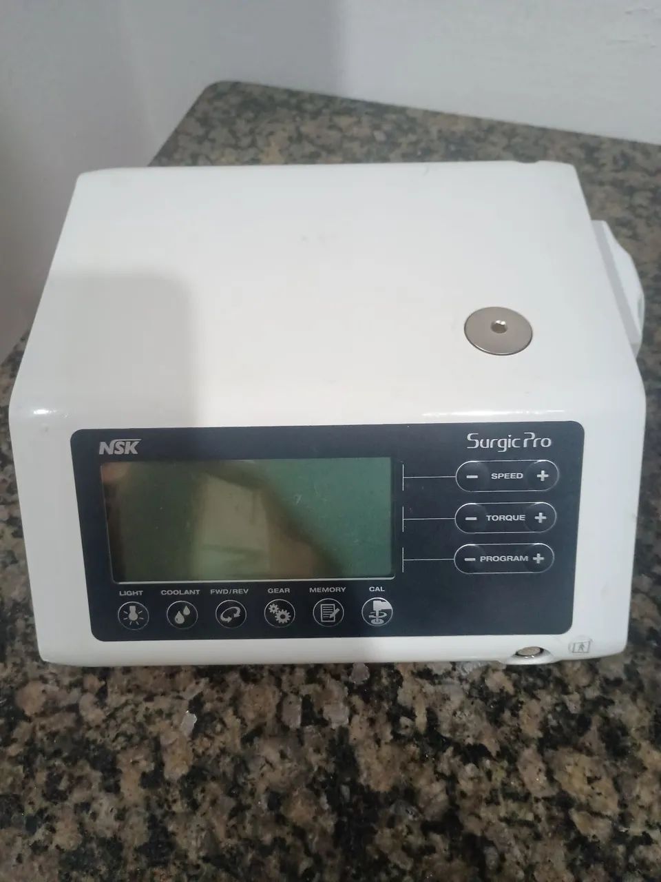 Surgiu pro- Motor de implante