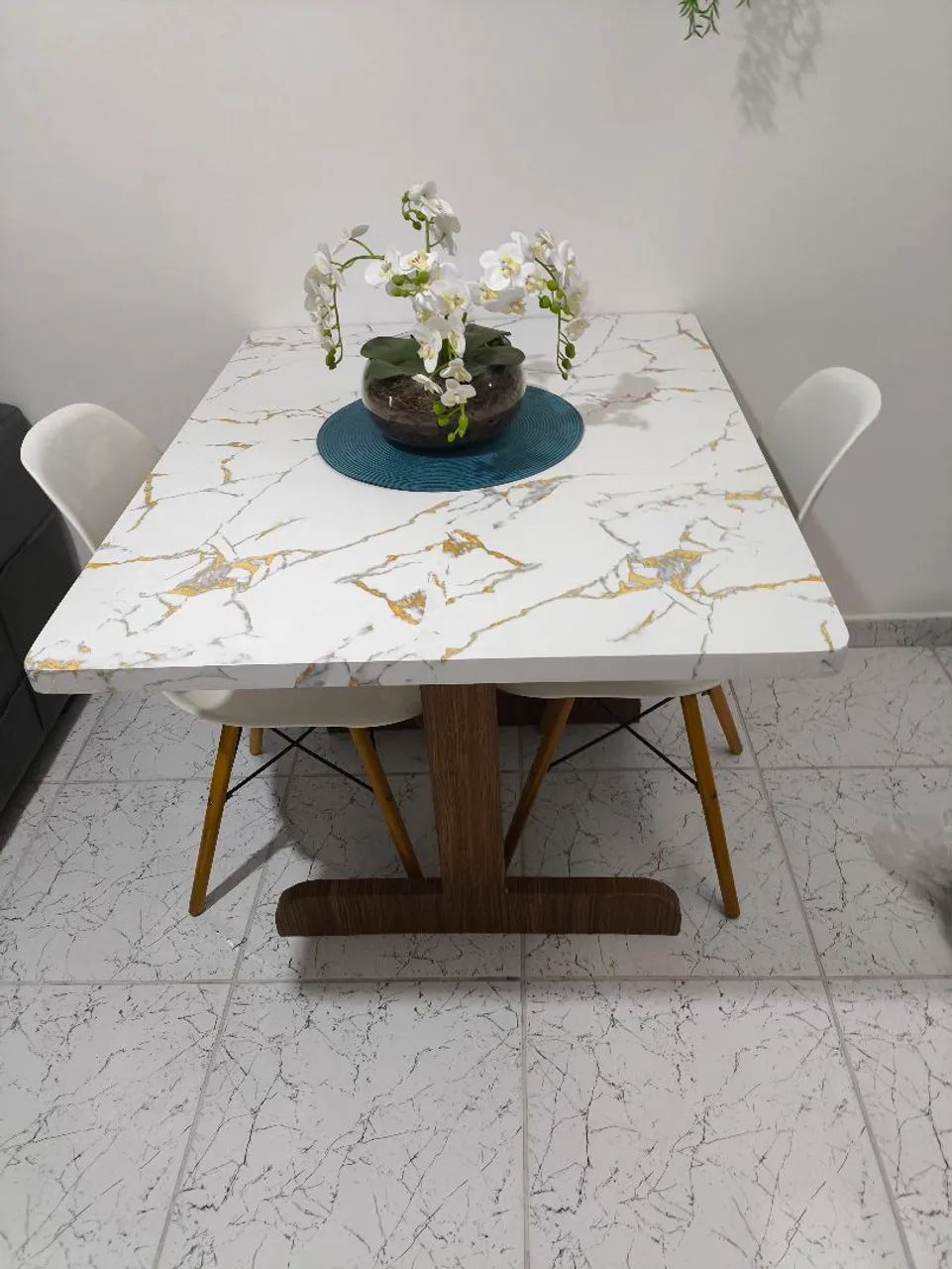 Mesa com 2 cadeiras 