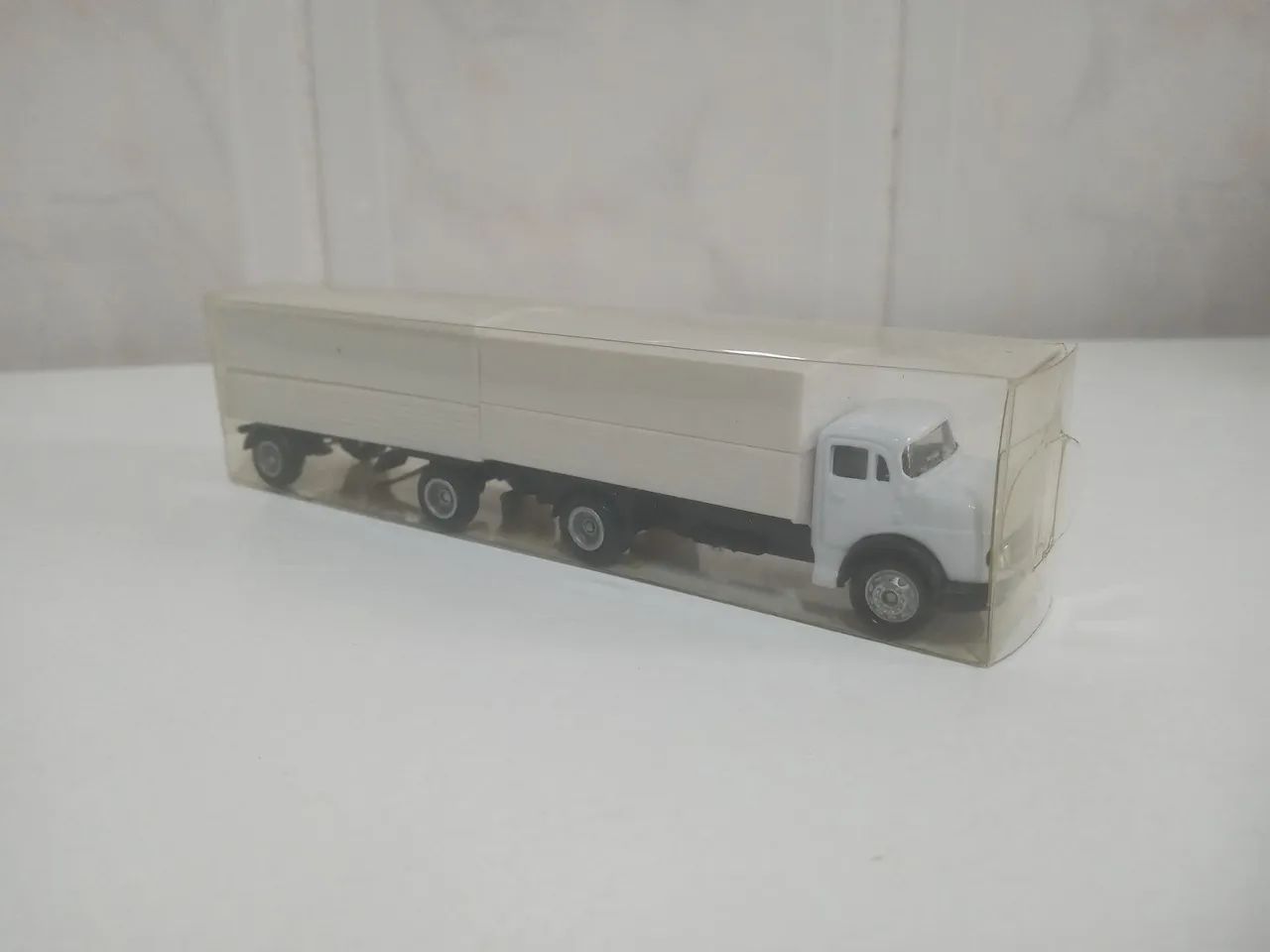 Miniatura de caminhão Mercedes Benz - Foto 4