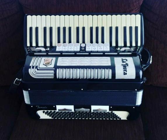 Lindo Acordeon Italiano La Tosca Tuxedo 120 Baixos Profissional Gaita Sanfona Acordeom - Foto 3