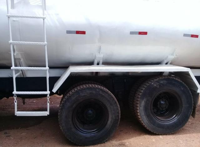 Ford cargo 2422 pipa - Foto 2