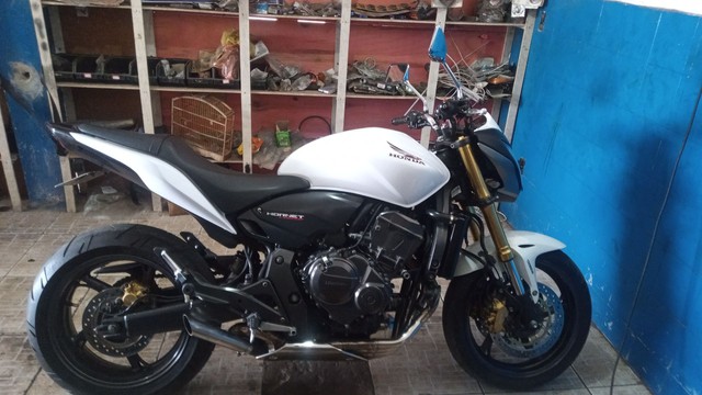 HORNET 2013 ABS