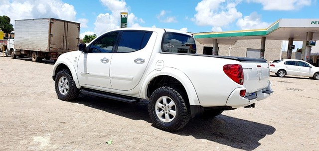 L200 TRITON HPE SDS 3.2 AUTOMÁTICA 2013/2013, MUITO NOVA.