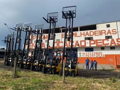 Empilhadeira Hyster H60FT triplex deslocador 2016 - Foto 2