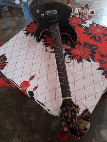 Vendo guitarra Memphis by tagima mg230 vender Rapido cuida.