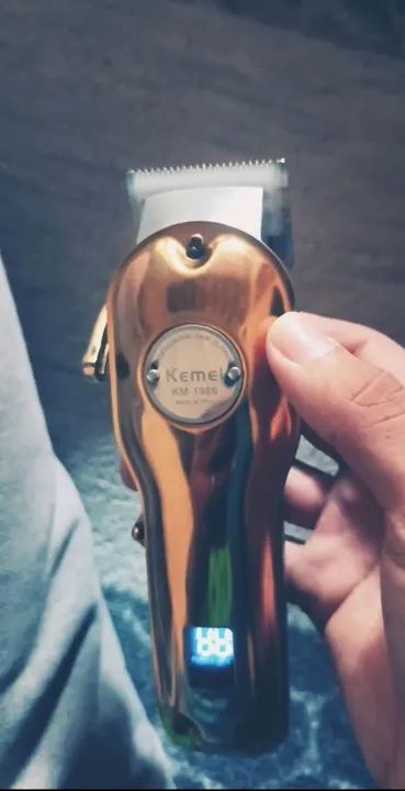 Máquina de cortar cabelo 1986. Valor 180 mas podemos negociar !