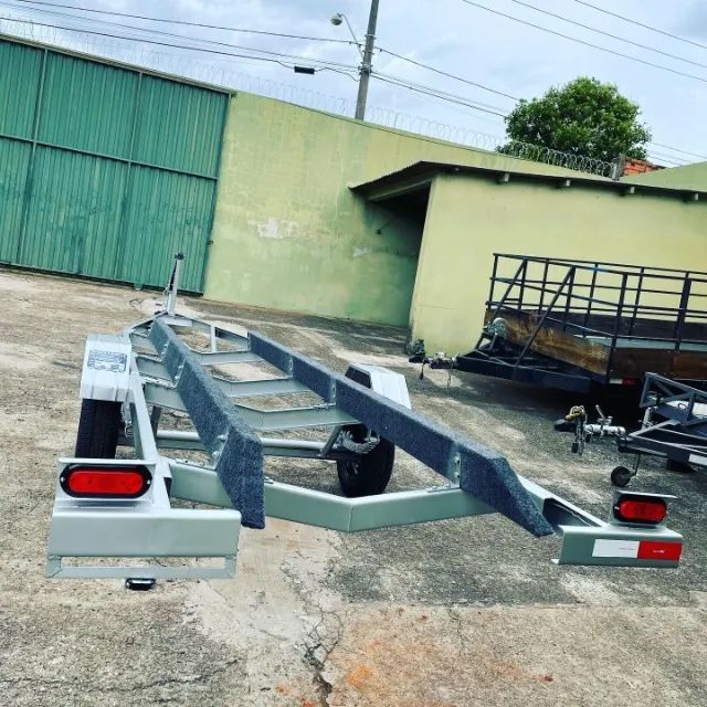  Carreta para lancha 16 e 17 pés sem freio - Foto 3