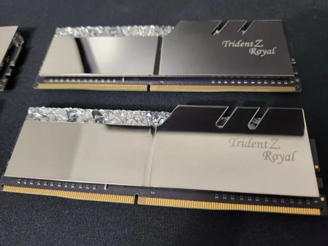 Memoria Trident Z Royal 16gb (2x8) Ddr4 3000mhz Peças de
