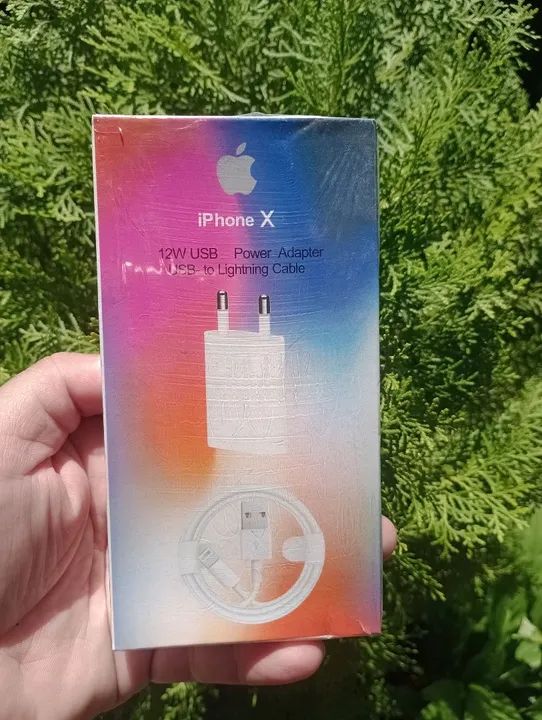 Carregador de iPhone.