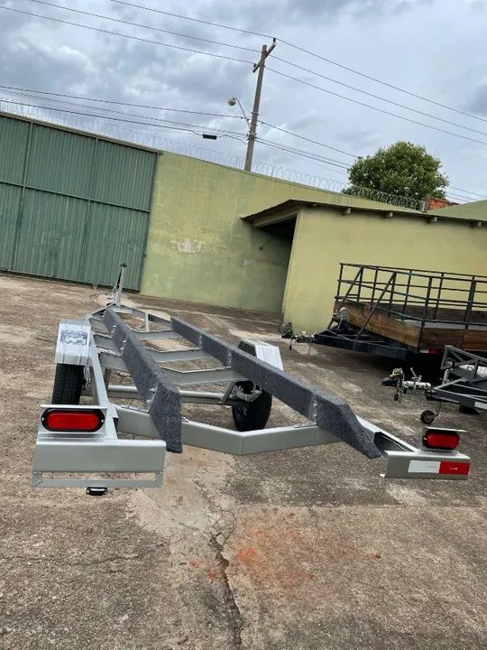  Carreta para lancha 16 e 17 pés sem freio - Foto 4