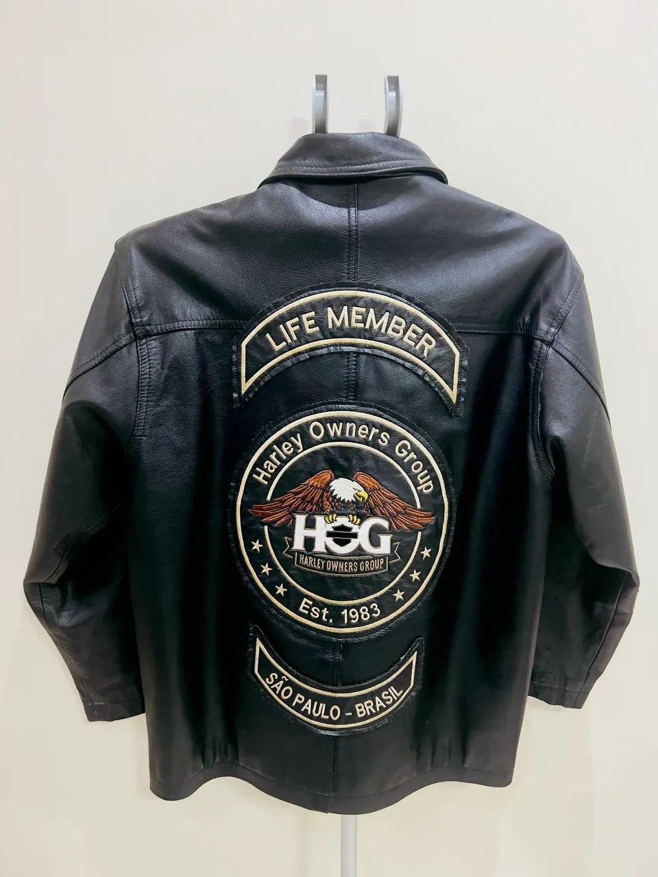 Jaqueta de couro legítimo G/GG com patchs HOG