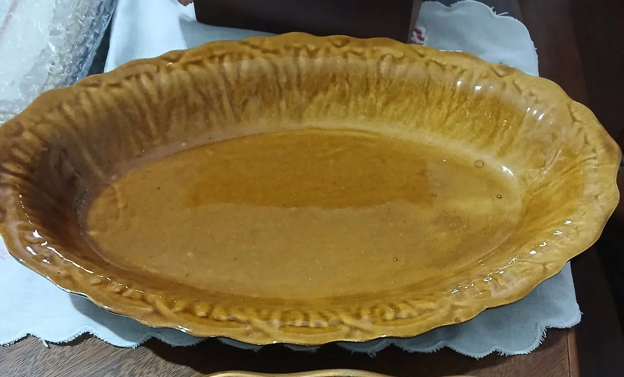 Saladeira de porcelana desenhada grande e nova