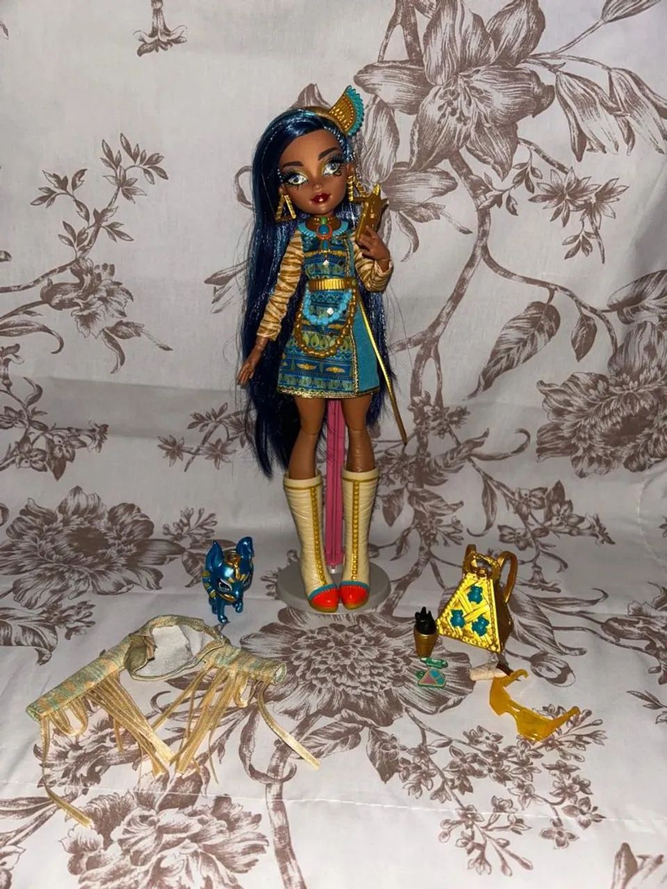 Boneca Monster High Cleo de Nile Básica 3° Geração 