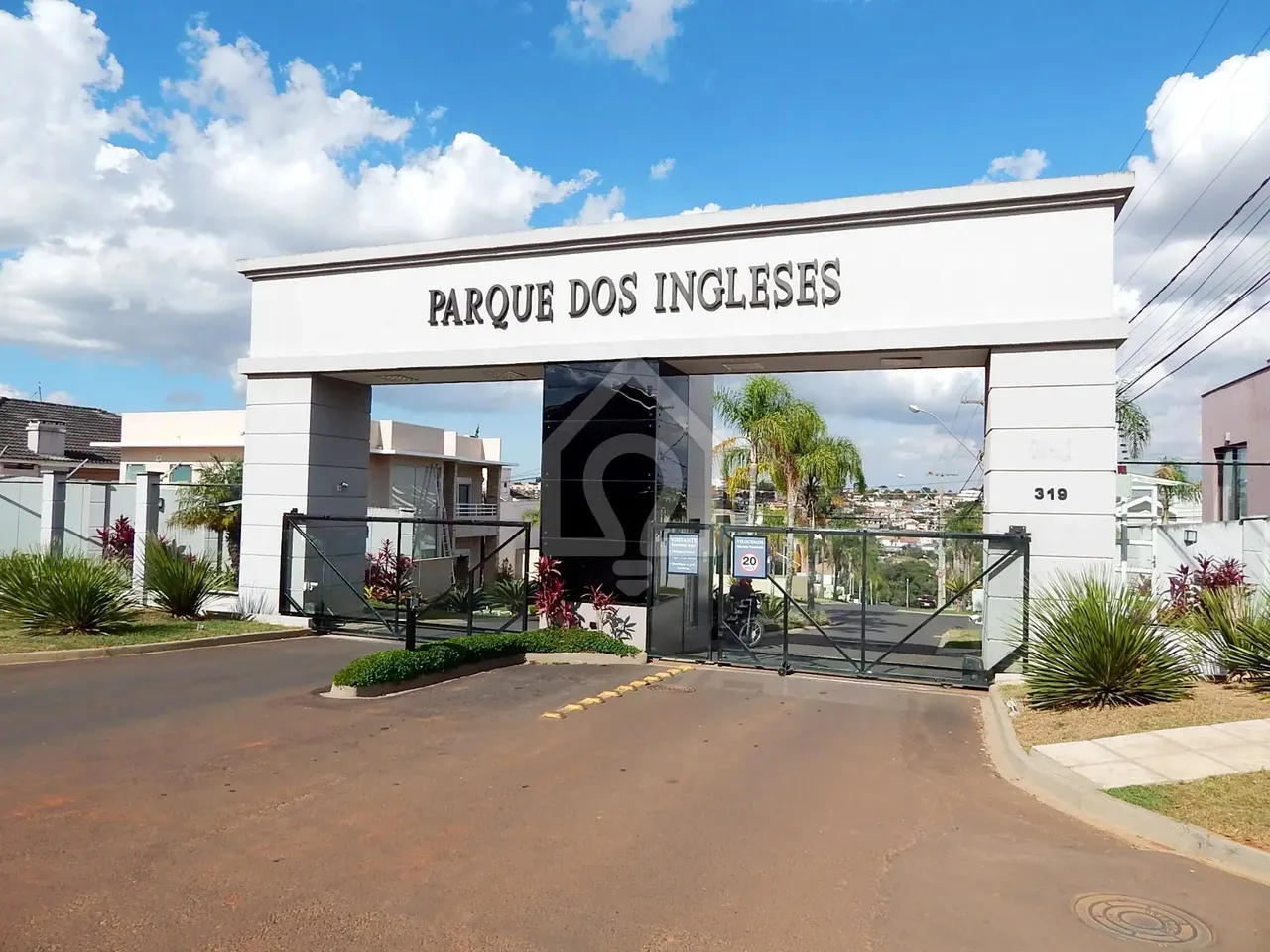 TERRENO À VENDA NO JARDIM CARVALHO - CONDOMÍNIO PARQUE DOS INGLESES