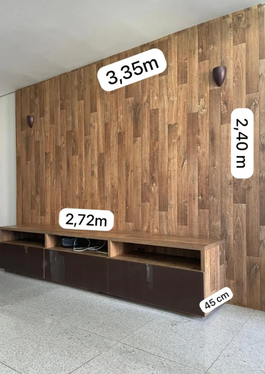 Rack com Painel para TV com 3 gavetas. Placa de MDF cenário madeira de demolição