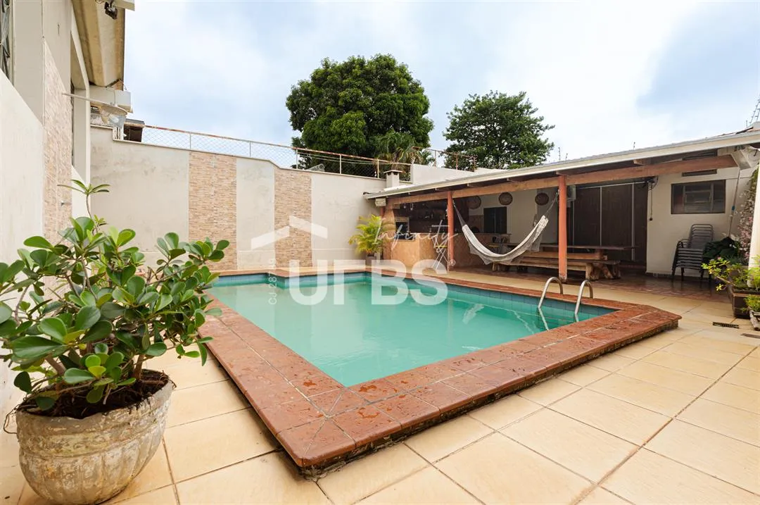Casa à venda no Setor Sul , próxima à Avenida 136