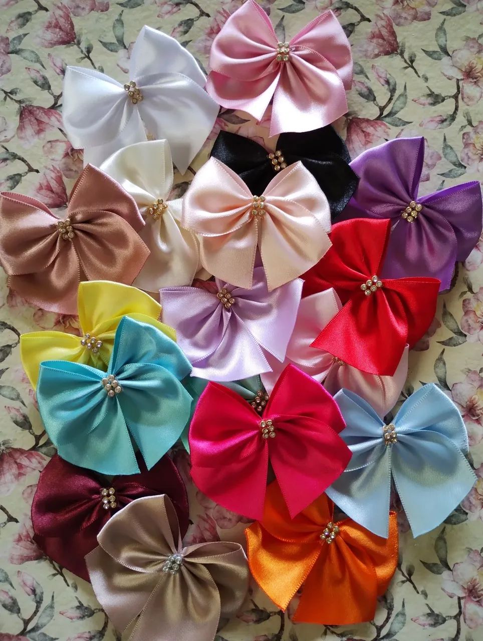 Laço Luxo em Cetim N. 09 com Strass Dourado 