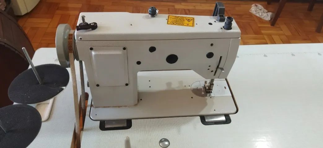 Máquina de Costura Sun Special SS-20U53W com Motor Acoplado e Mesa - Ótimo Estado - Foto 2