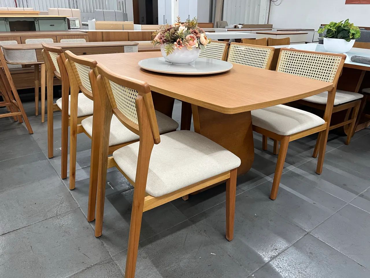 Conjunto completo mesa de jantar super resistente de madeira - Foto 2
