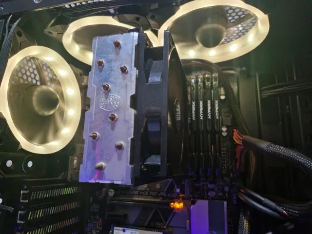 PC i7 8700 + 32GB HyperX + SSD 1TB + Gabinete RGB + Monitor 24? - Foto 3