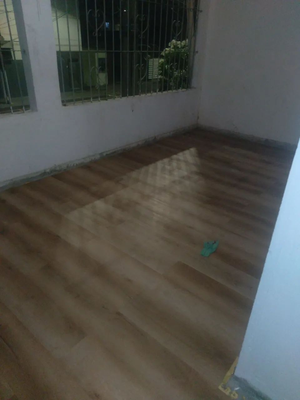 27,00 INSTALAÇÃO PISO VINILICO E RODA PE  - Foto 2