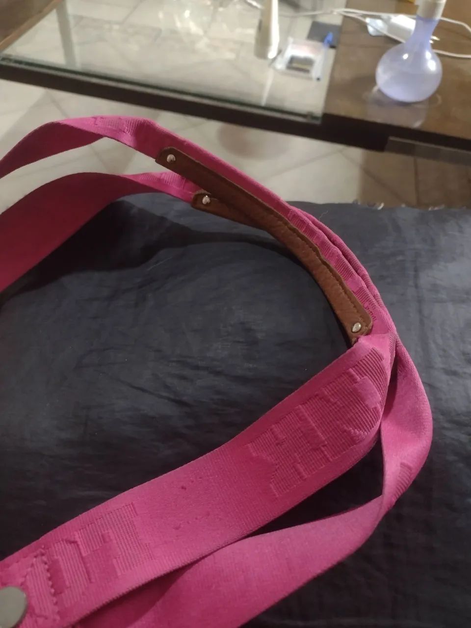 Vendo linda bolsa em cetim pink Victoria's secret  - Foto 6