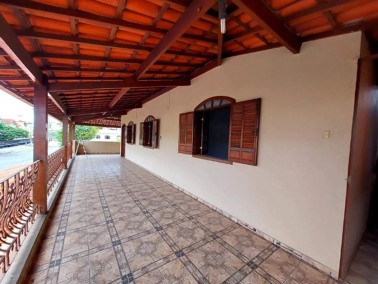Excelente casa com 05 quartos no Eldorado