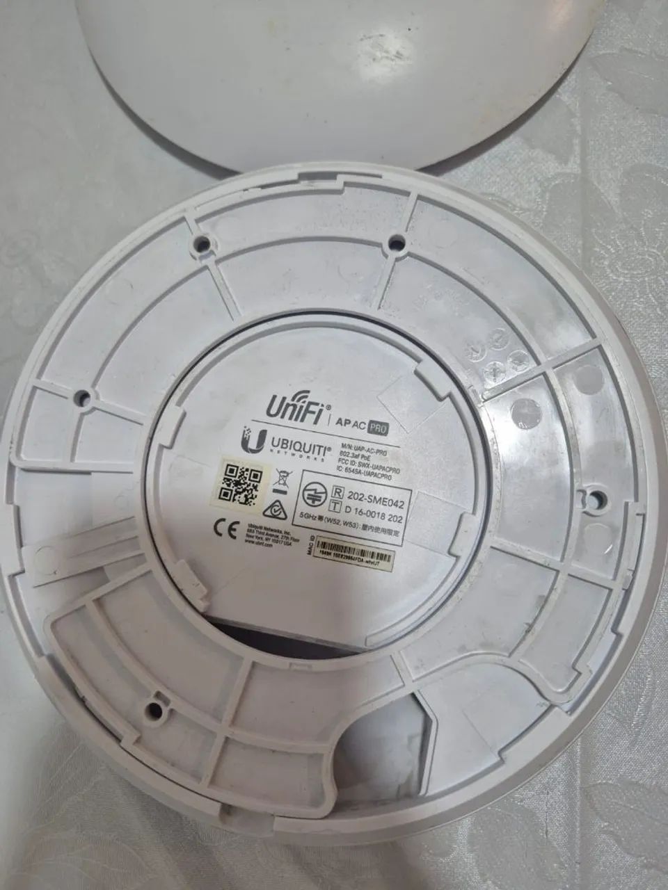 Ubiquiti UniFi UAP-AC-PRO - Wi-Fi Profissional Dual Band, Gigabit, PoE - Foto 2
