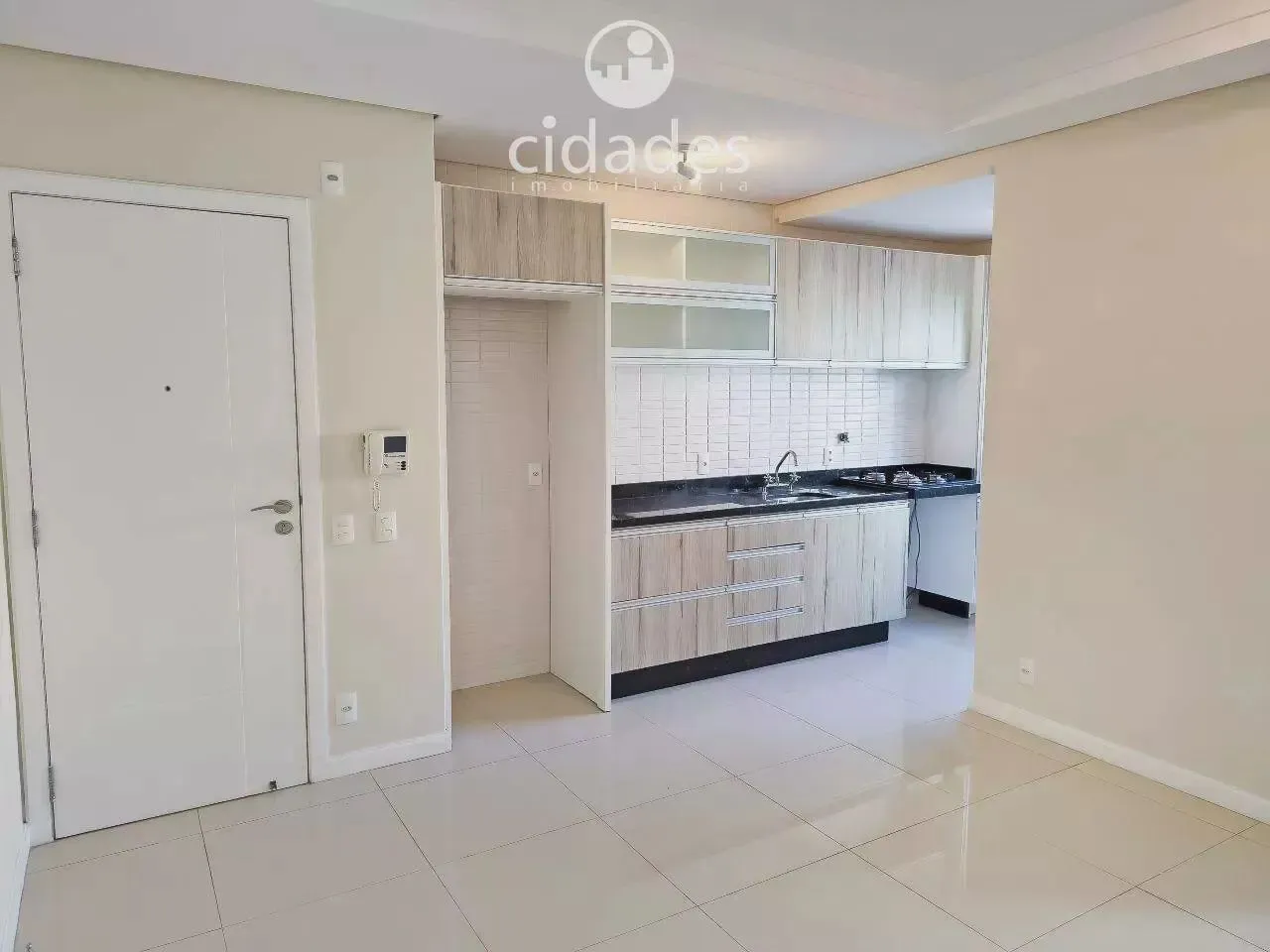 Apartamento para aluguel 1 quadra Beira Mar Norte, junto ao MC Donalds 2 quartos (suíte) c