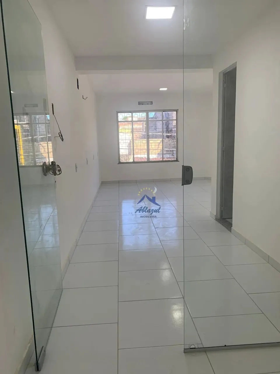 ALUGA-SE SALA COMERCIAL COM 30M²
