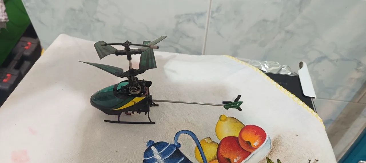 Helicóptero de brinquedo - Foto 3