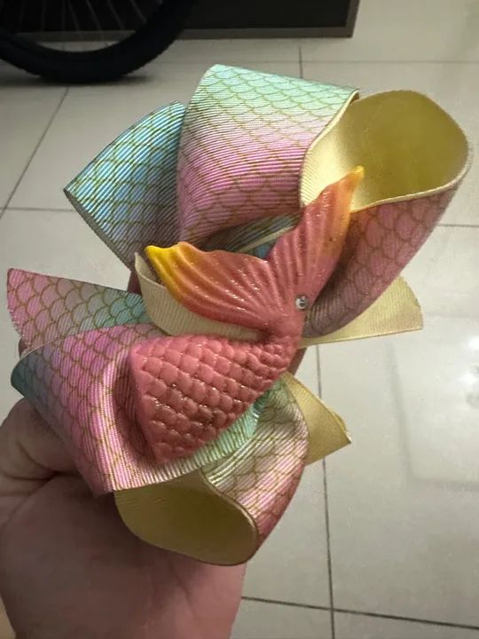 Tiaras e laços diversos 15,00 cada - Foto 5