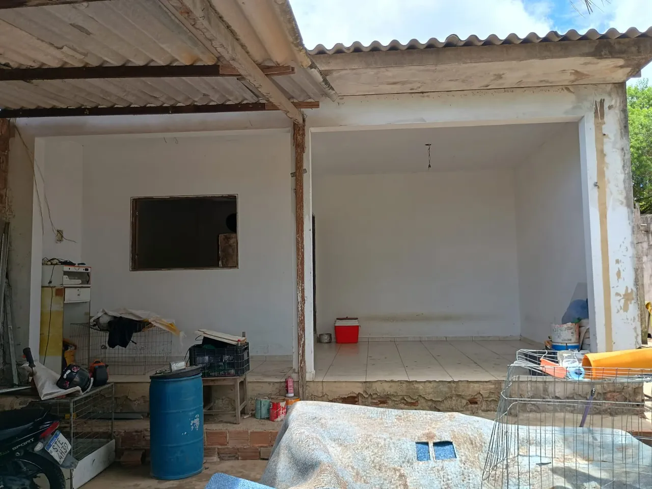 Casa de 330m2 na Santa Lúcia: 2/4, 1 banheiro, garagem