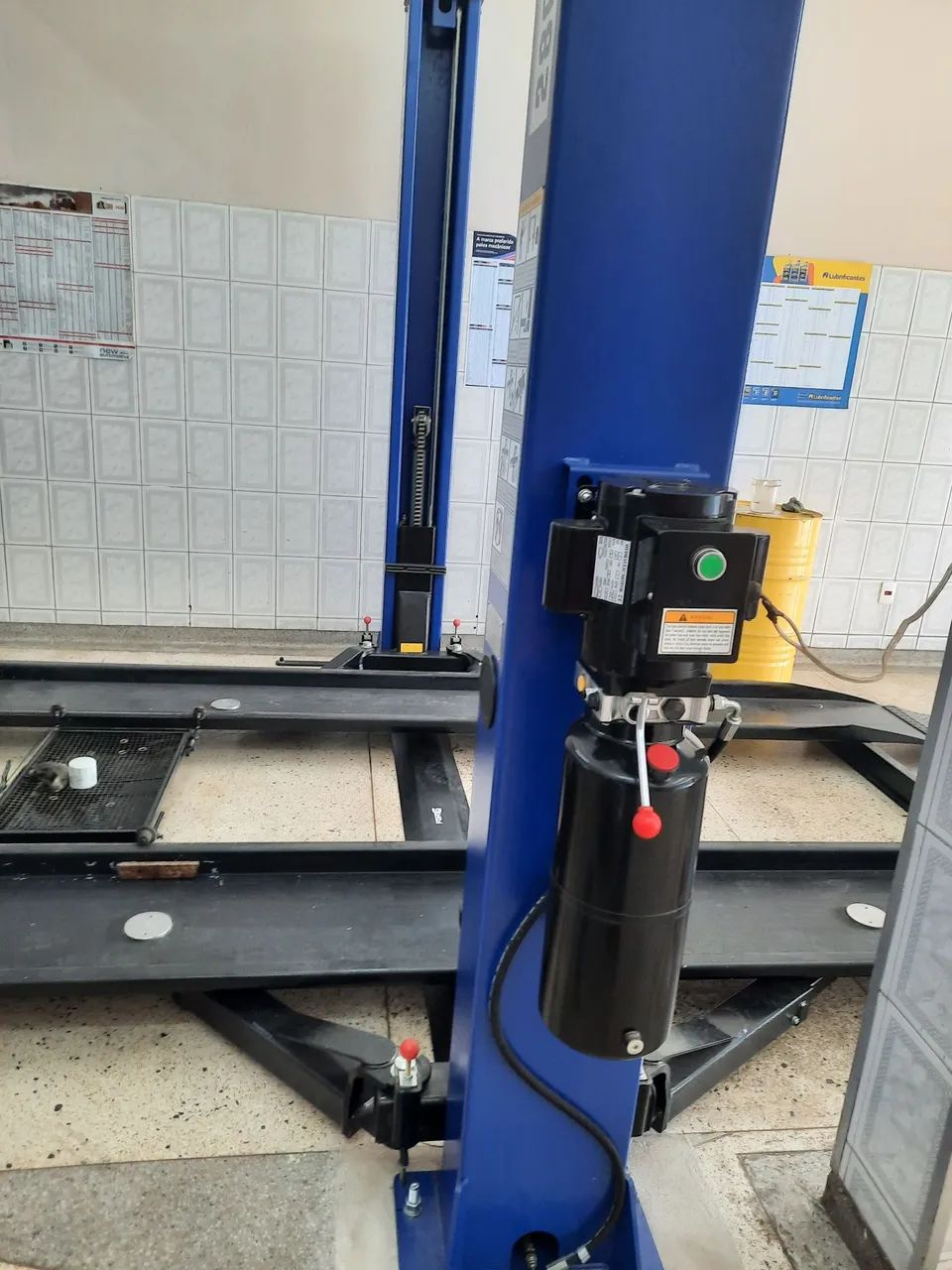Elevador Elétrico Hidraulico 2800k ?prancha de 4mts com bandeja 