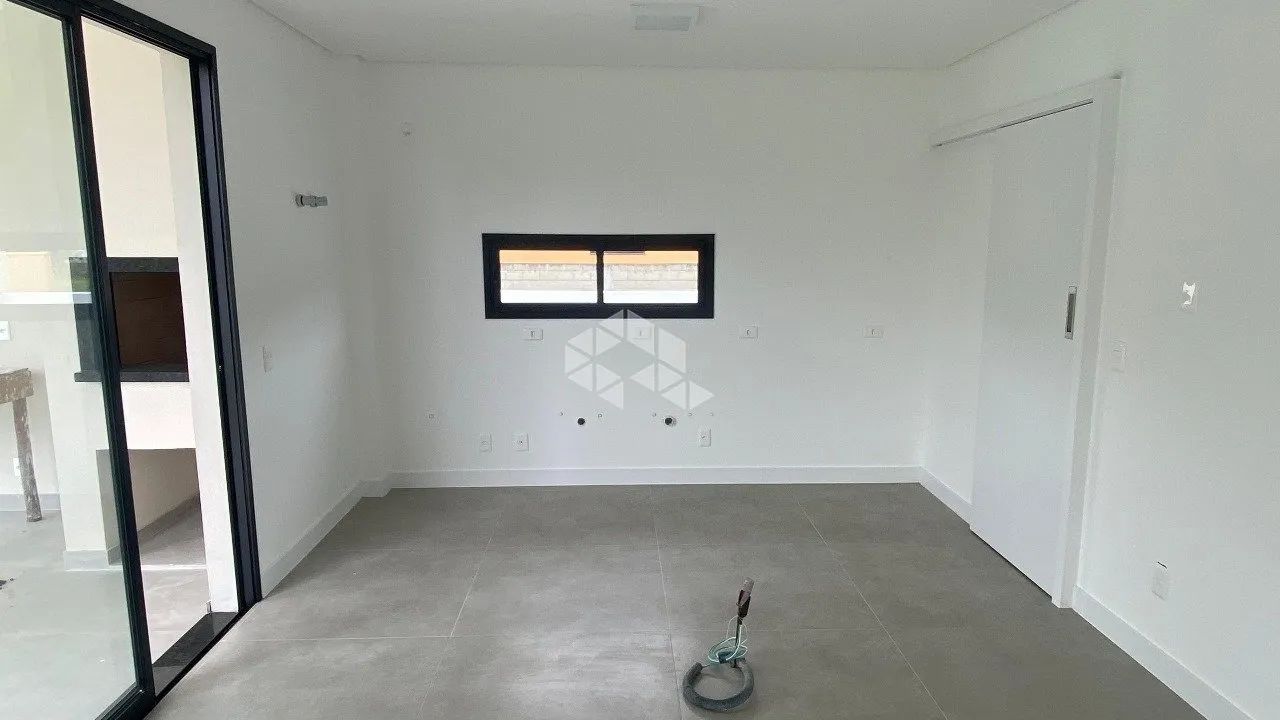 CASA 3 QUARTOS/DORMITÓRIOS SENDO 3 SUÍTES - CANASVIEIRAS - FLORIANÓPOLIS/SC - Foto 2