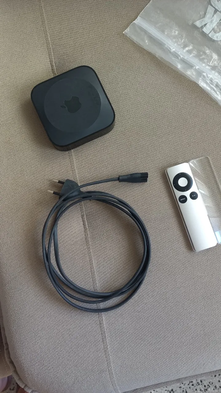 Apple TV - geração 3 com cabo de energia