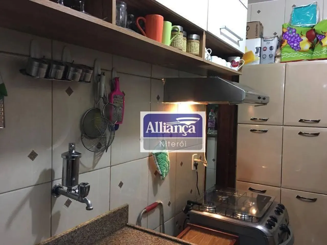 Apartamento com 2 dormitórios, 2 banheiros e 1 vaga de garagem à venda, 85 m² por R$ 260.0