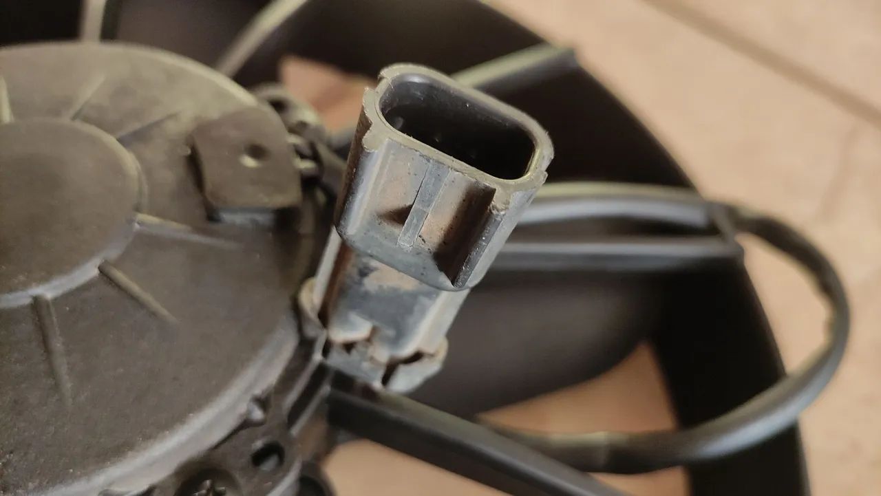 Motor condensador ar condicionado valeo 24v  - Foto 3