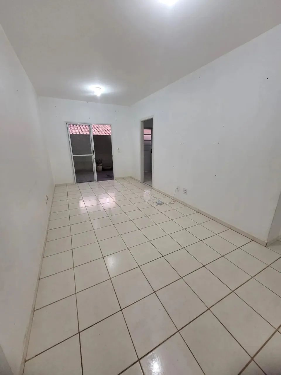Imóvel para aluguel possui 70 metros quadrados com 3 quartos em Jardim Florianópolis - Cui
