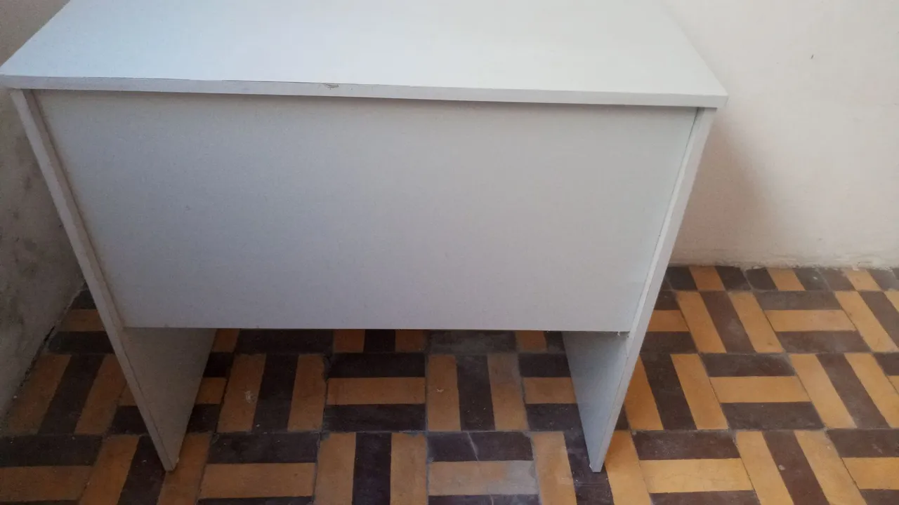 Escrivaninha compacta cinza