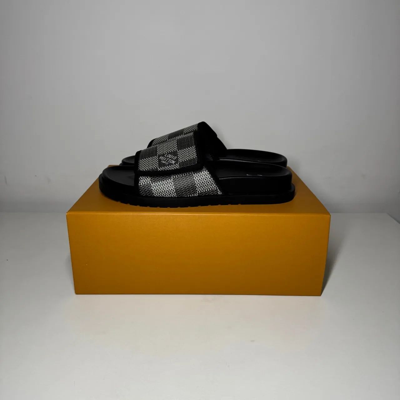 Chinelo Louis Vuitton