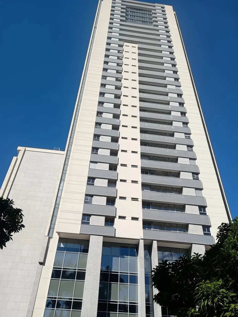 02 quartos com 02 suítes, 02 vagas , bairro Funcionários em BH. Pronto para morar
