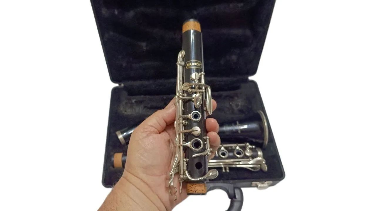 Clarinete Selmer Bundy Sib 17 chaves estojo original - Foto 4