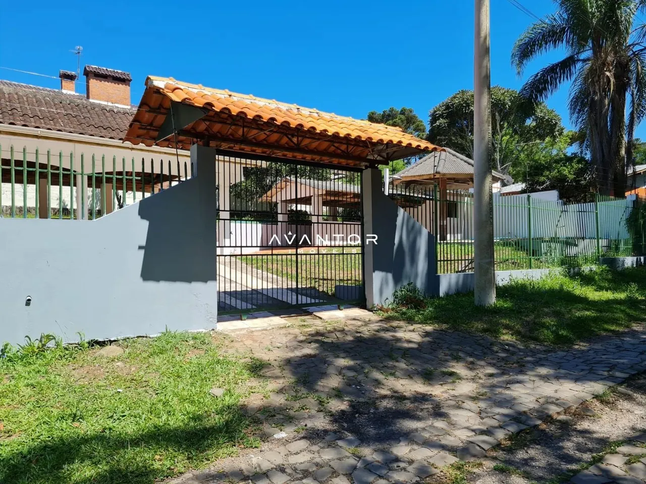 Casa Semi Mobiliada Em Itaara De 3 Dormitórios, Sala De Estar, 2 Banheiros, Cozi