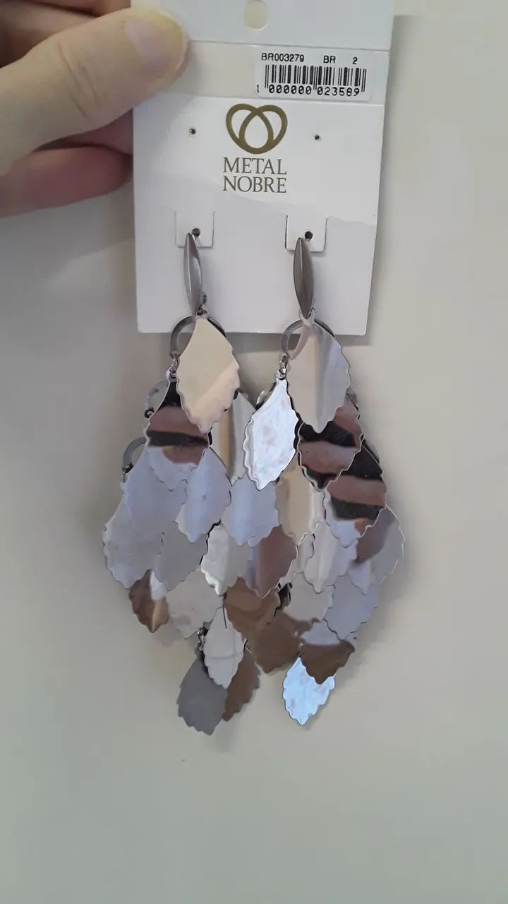 Brincos Metal Nobre Folhas Prateadas
