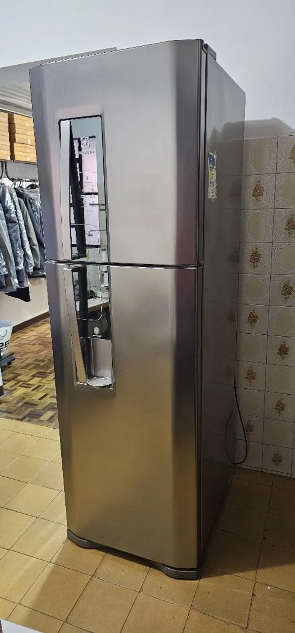Geladeira Top Freezer com Dispenser de Água Platinum 400L 127V
