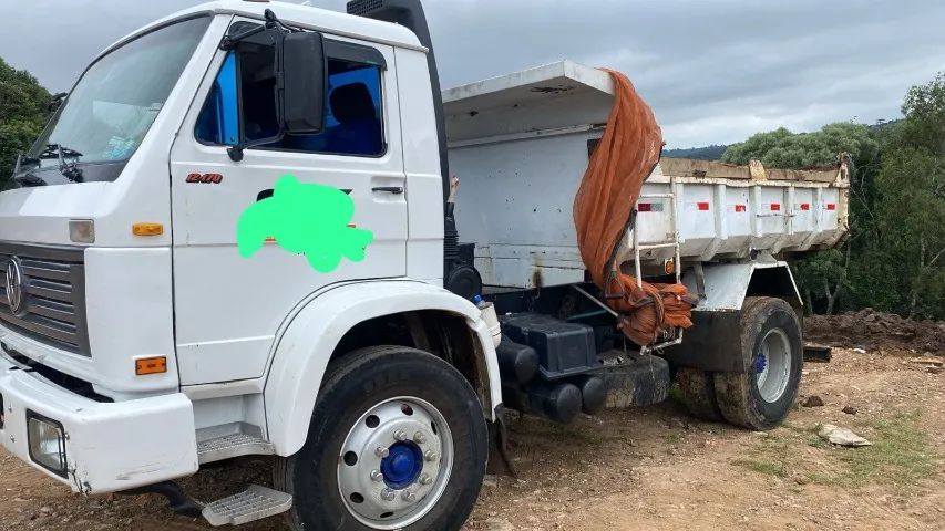 Caminhão caçamba Volks 12-170