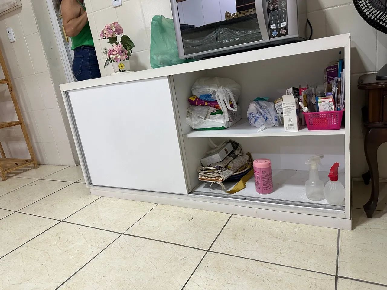 Armário branco com duas portas de correr - Foto 2